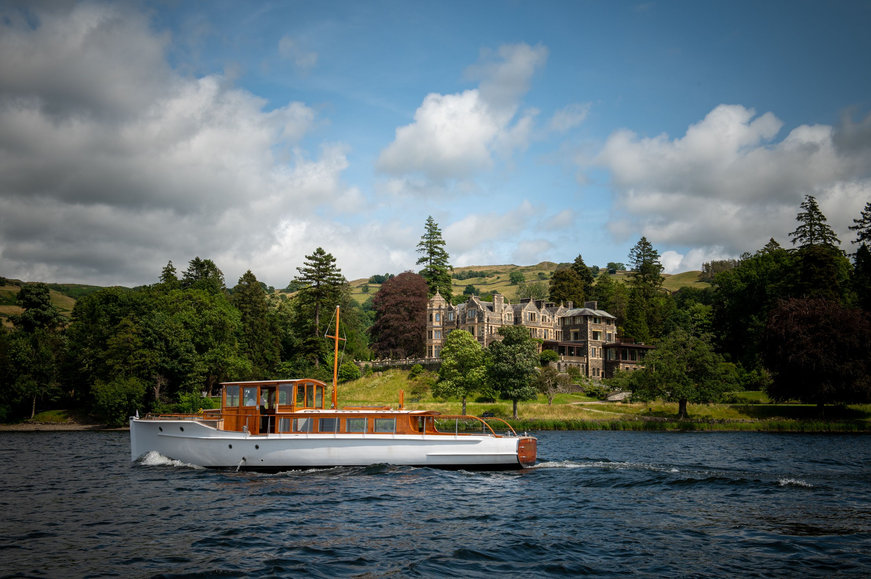 Albatros in front of Langdale Chase