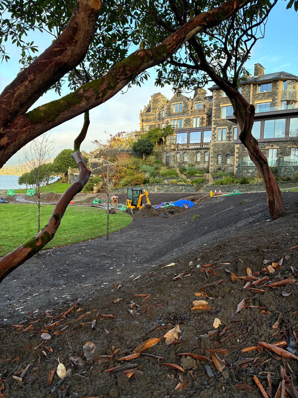 Circular edging to main lawn